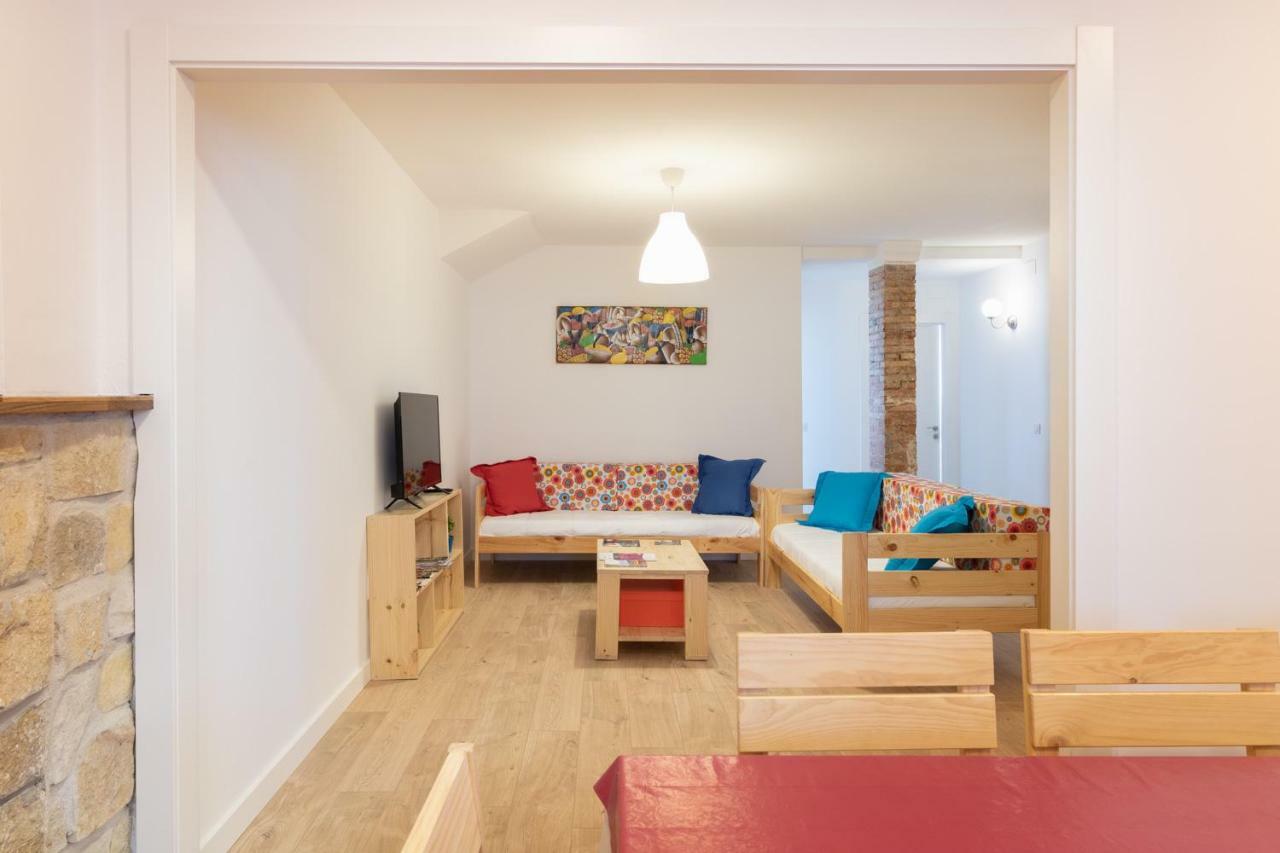 La Casa Azul,Una Casa En La Ciudad. ログローニョ エクステリア 写真